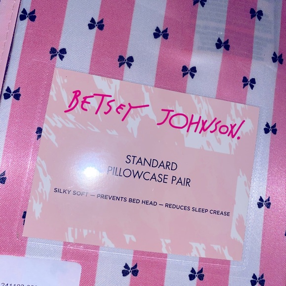 Betsey Johnson pillowcase set,NWT,polyester pillowcases,pillowcase set - Picture 4 of 8